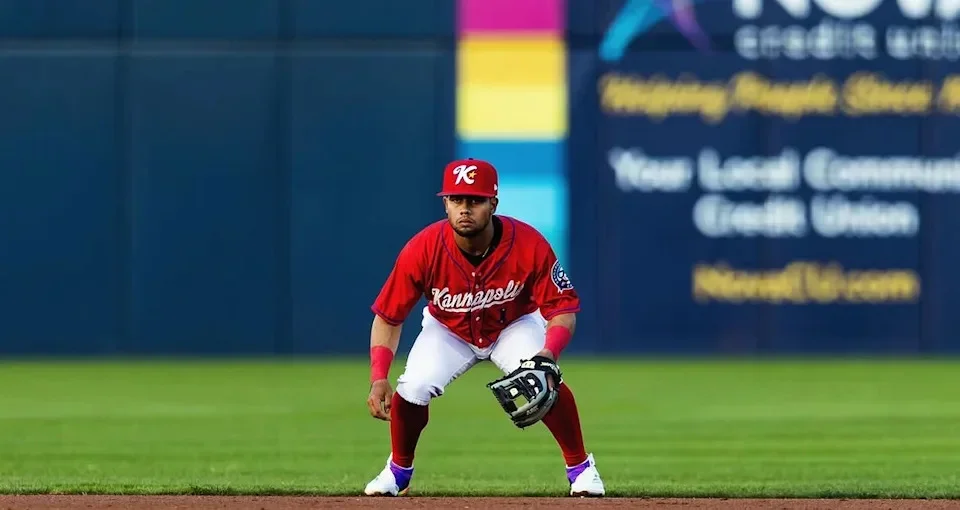 Javier Mogollón setting for a ground ball.